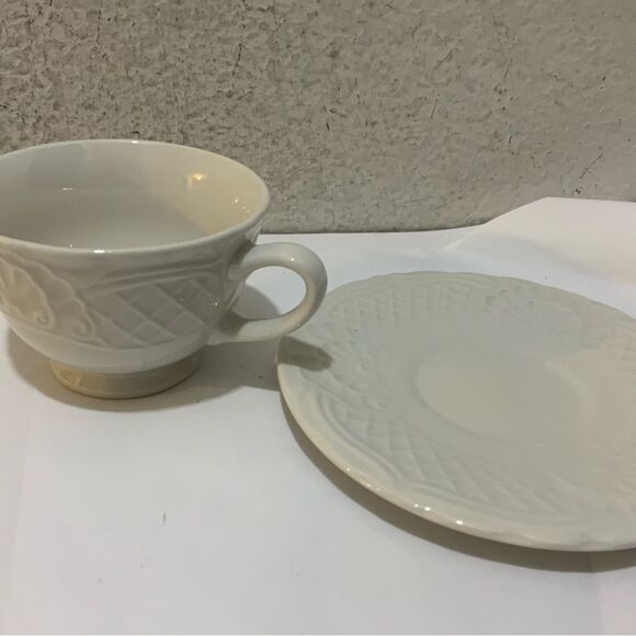 Tabletops Unlimited FLORENTINE set of 2 tea cups with saucers - Picture 4 of 6